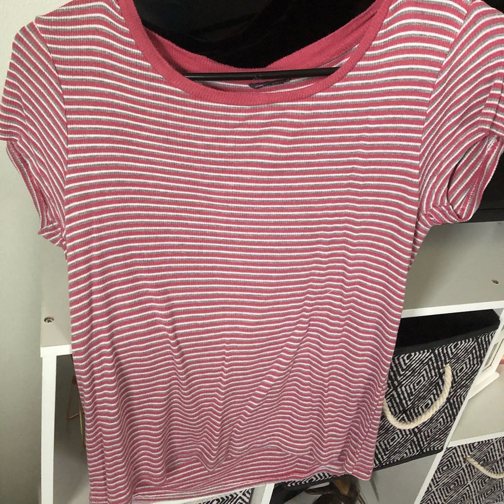 Short sleeve crop shirt.